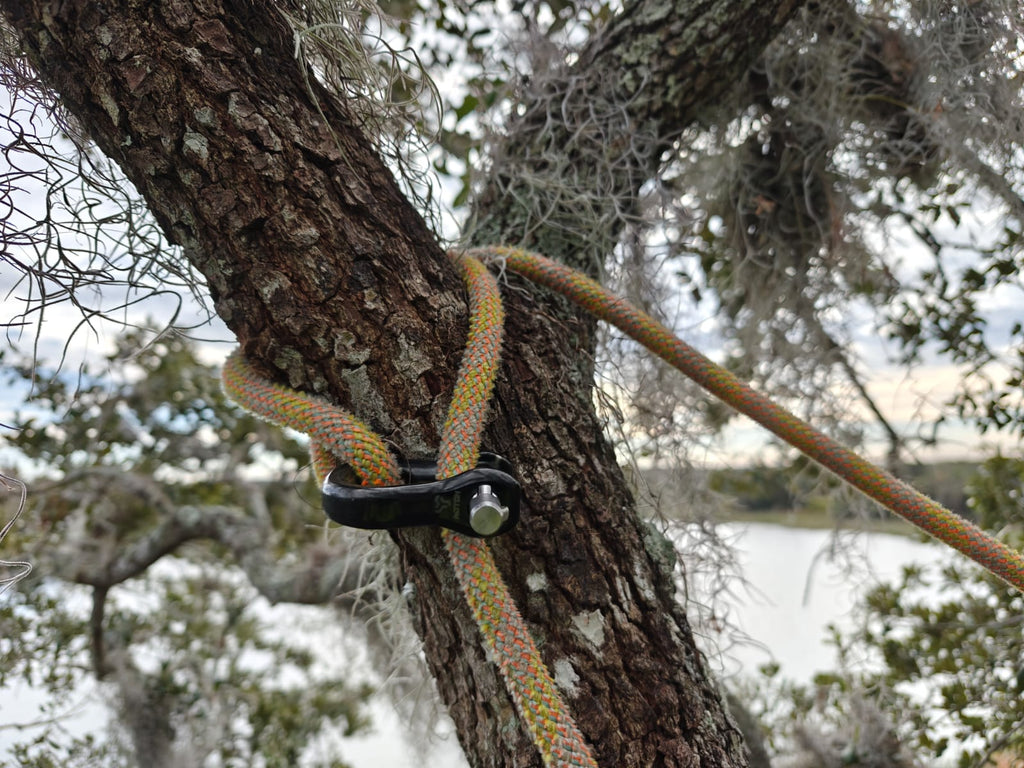 The Notch Quickie steel connector is a compact, CE-certified anchor and redirect device for arborists and climbers. Half the size of a carabiner — strong, safe, and versatile. 13