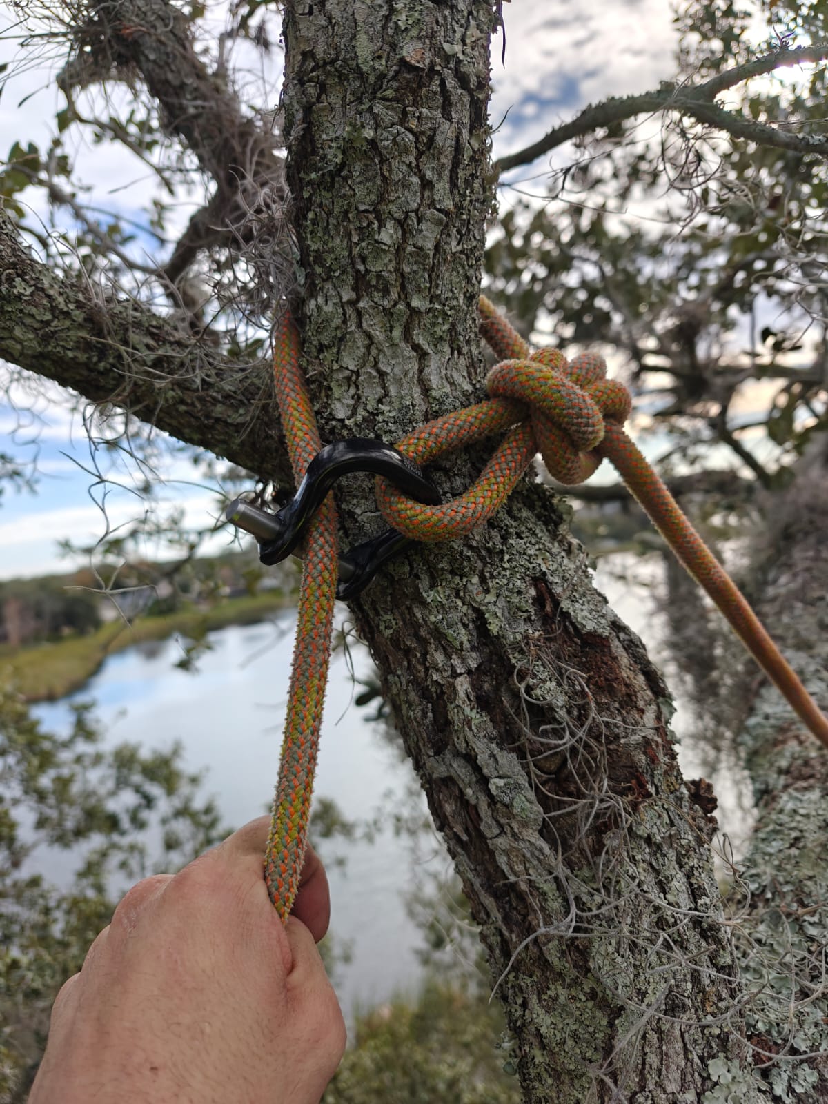 The Notch Quickie steel connector is a compact, CE-certified anchor and redirect device for arborists and climbers. Half the size of a carabiner — strong, safe, and versatile. 2